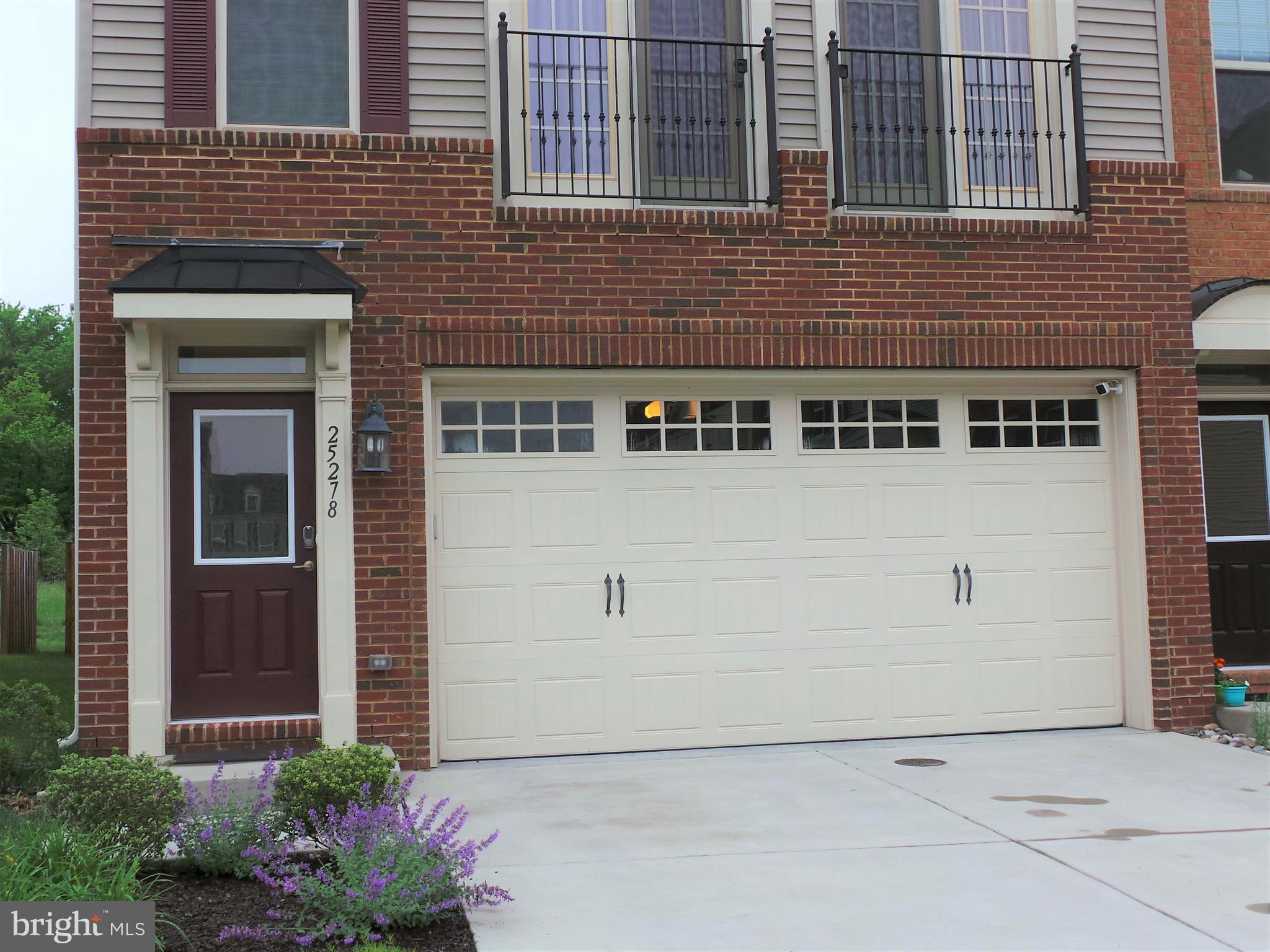 25278 Arrowroot Terrace Chantilly, VA 20152 - Photo 3 of 30 2 Car Garage