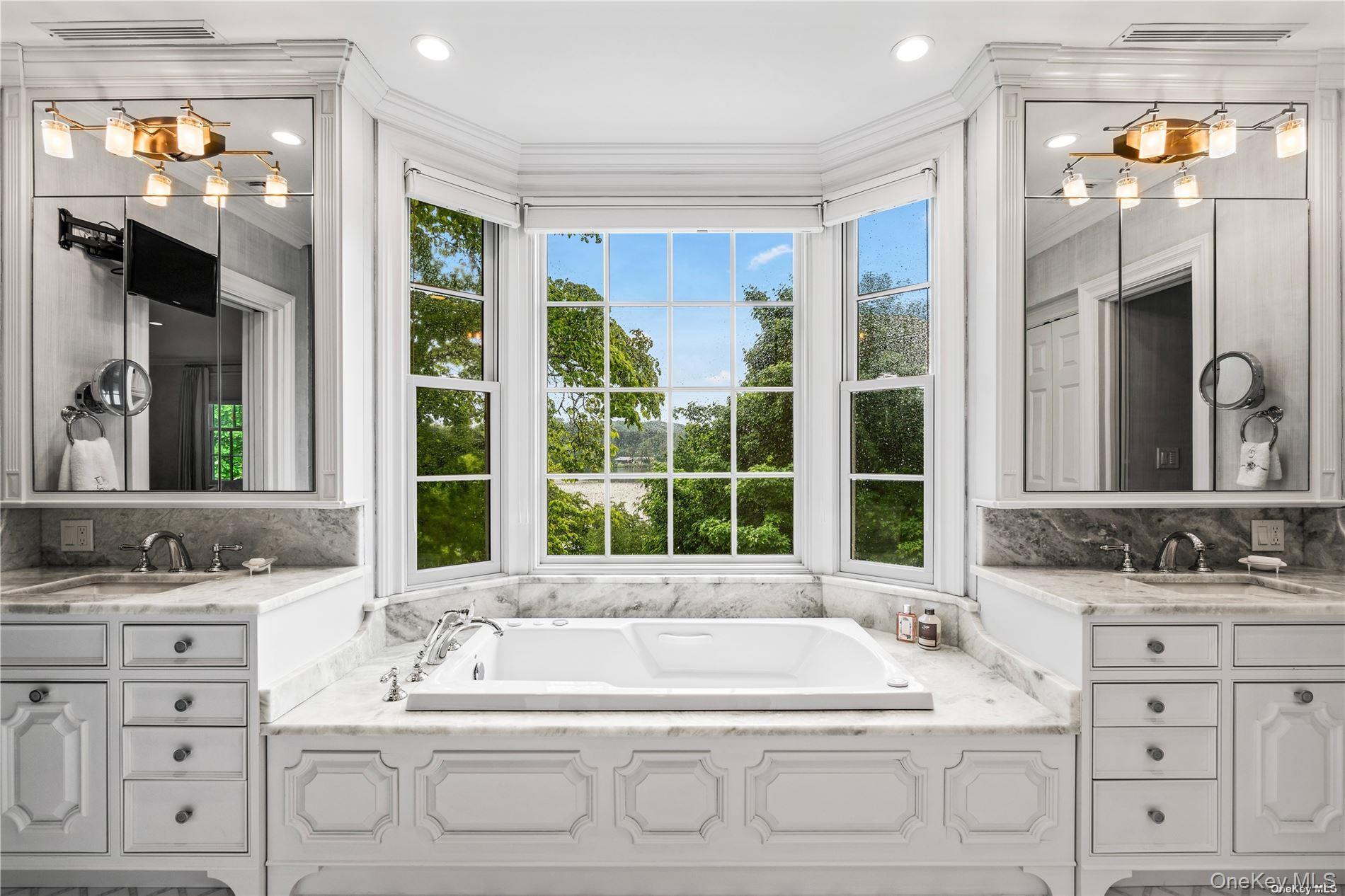 200 Cleft Road Mill Neck, NY 11765 - Photo 18 of 36 Primary Bathroom with views of Beaver Lake