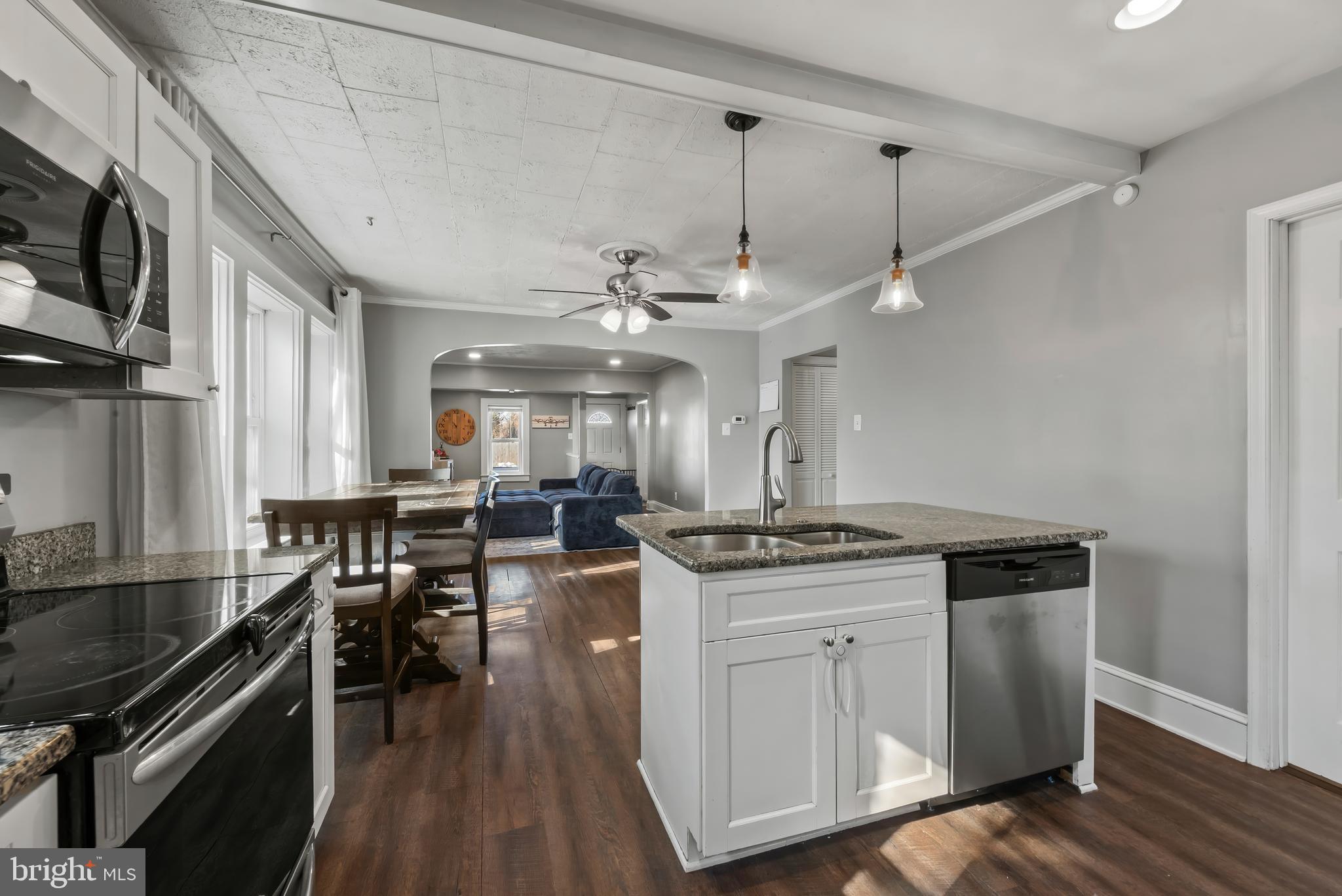 103 Arundel Road Pasadena, MD 21122 - Photo 5 of 29