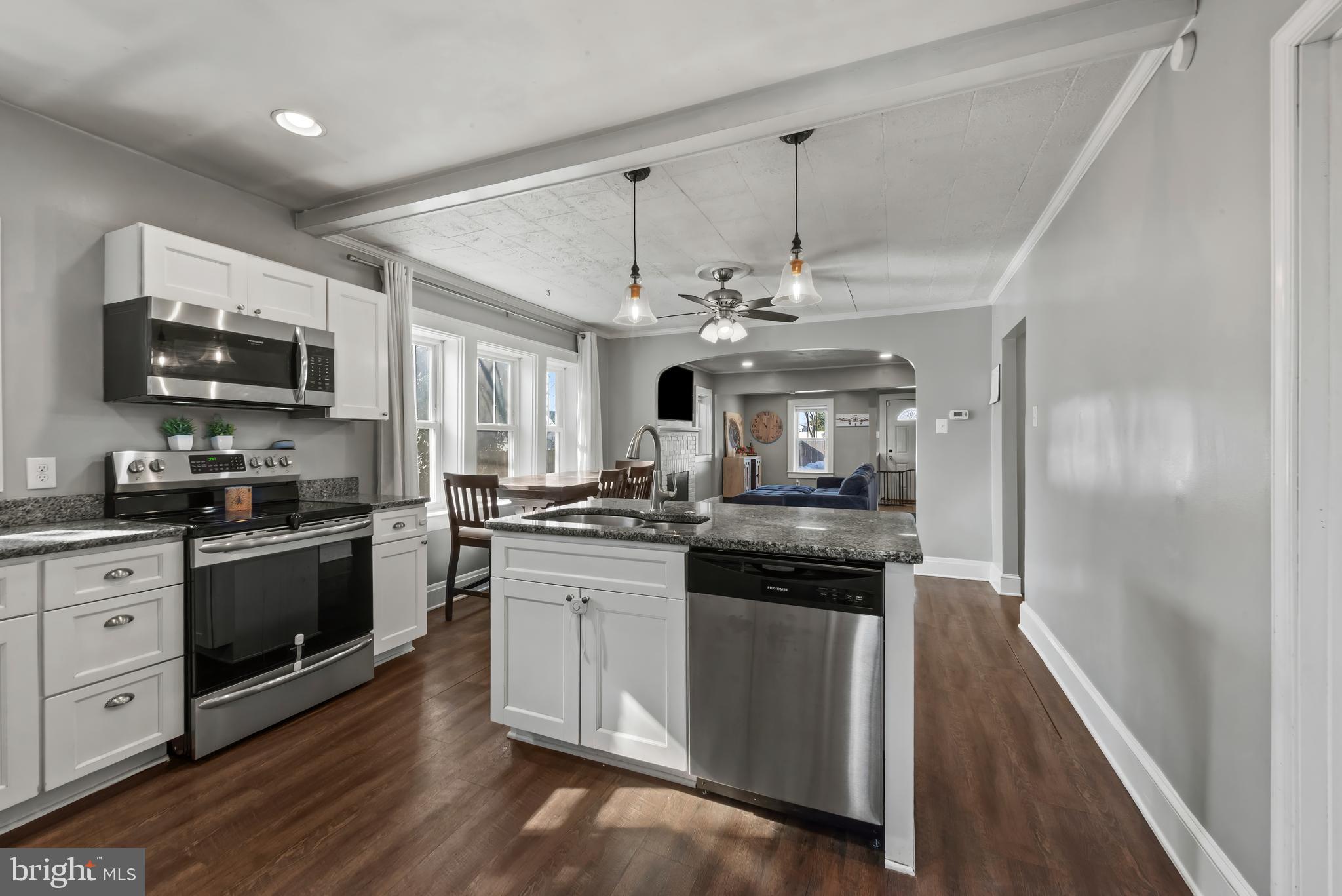 103 Arundel Road Pasadena, MD 21122 - Photo 6 of 29