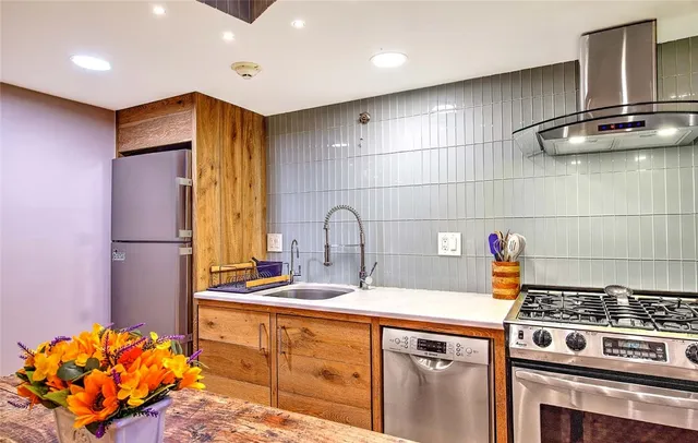 $549,000 | 10 Exchange Court, Unit 203, Pawtucket, RI 02860