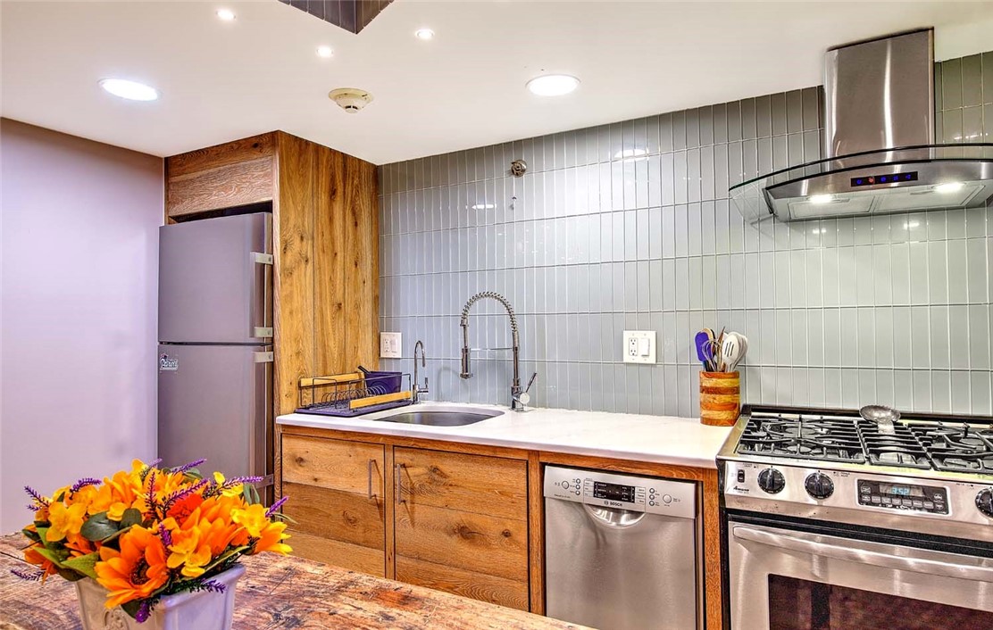 10 Exchange Court, Unit 203 Pawtucket, RI 02860 - Photo 17 of 49