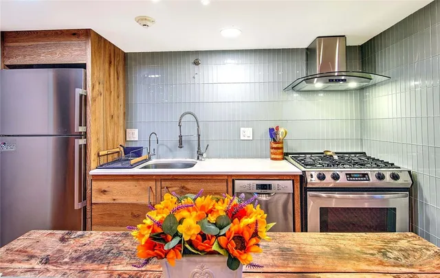 $549,000 | 10 Exchange Court, Unit 203, Pawtucket, RI 02860