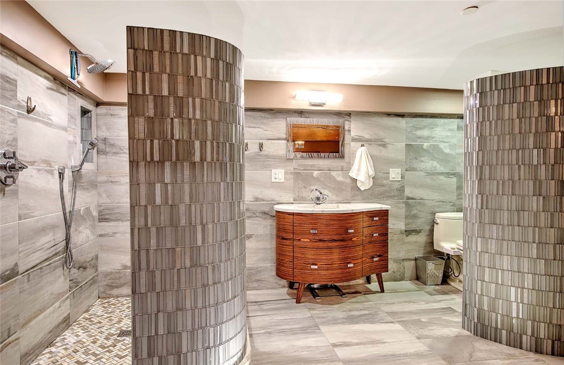 10 Exchange Court, Unit 203 Pawtucket, RI 02860 - Photo 36 of 49 Primary Full Bath