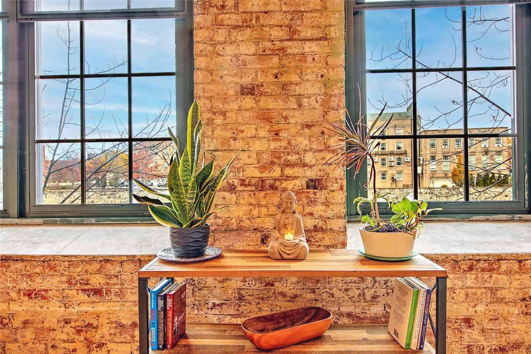 10 Exchange Court, Unit 203 Pawtucket, RI 02860 - Photo 7 of 49 Living Area