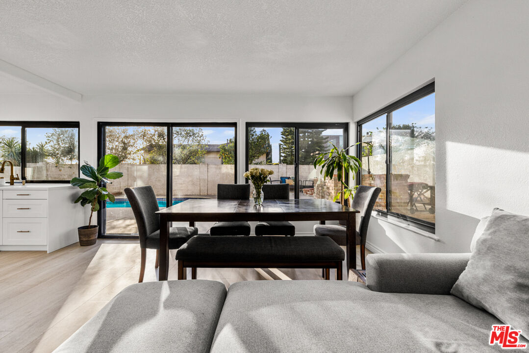 2313 Rynerson Court Simi Valley, CA 93065 - Photo 16 of 37