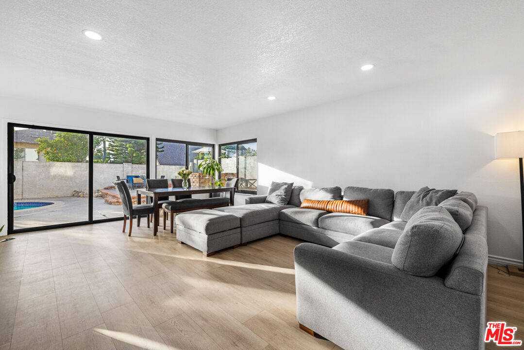 2313 Rynerson Court Simi Valley, CA 93065 - Photo 17 of 37