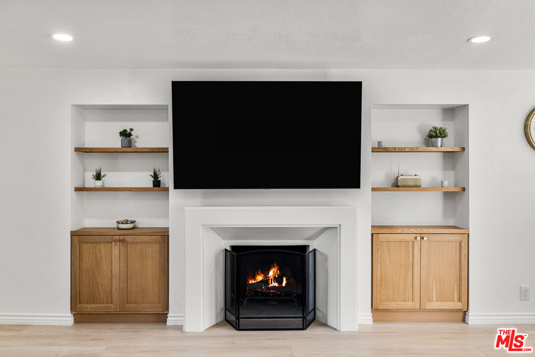 2313 Rynerson Court Simi Valley, CA 93065 - Photo 4 of 37