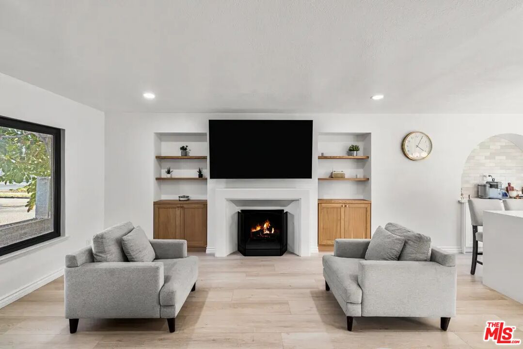 2313 Rynerson Court Simi Valley, CA 93065 - Photo 5 of 37