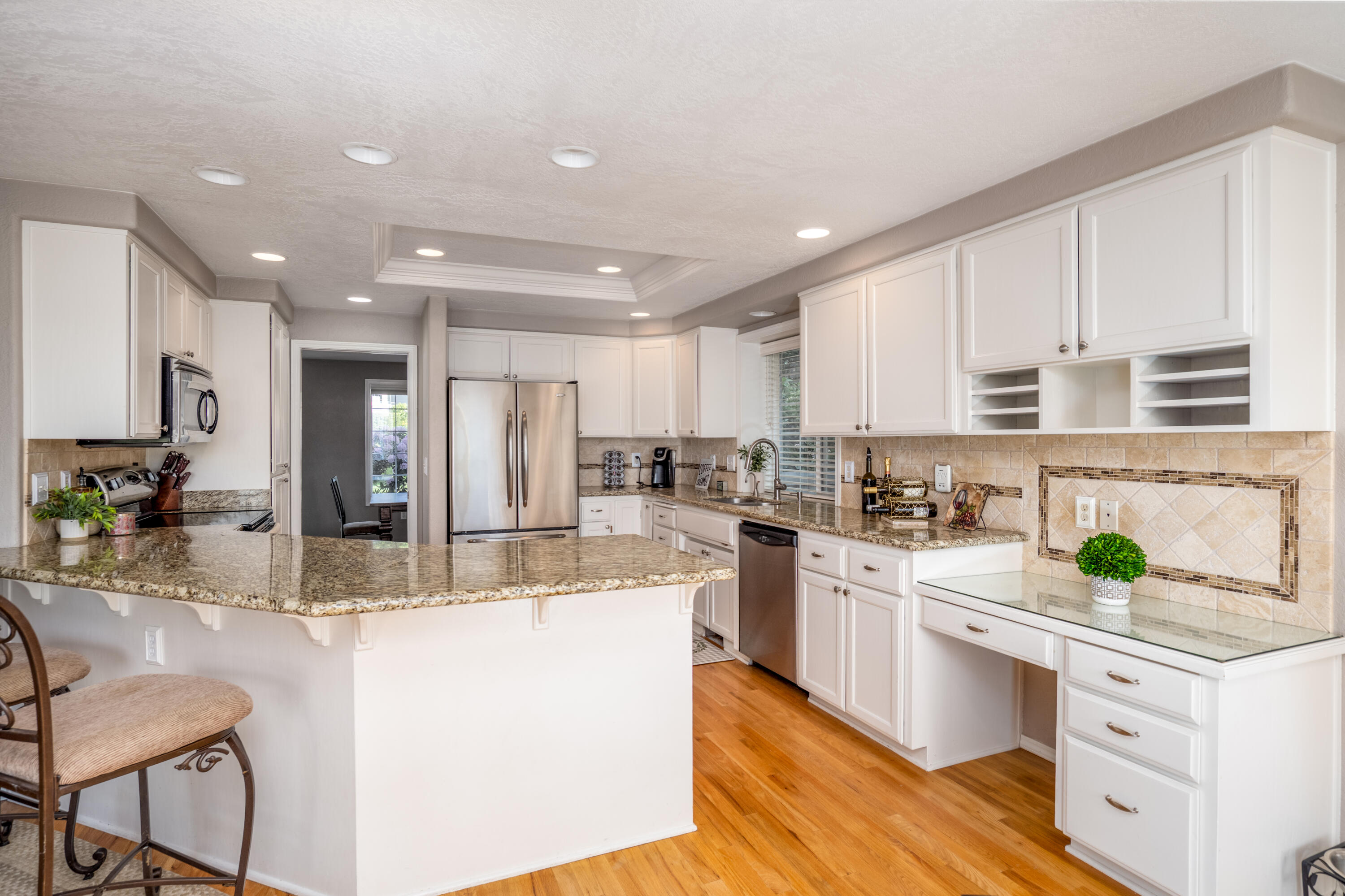 2928 Flint Ridge Avenue Medford, OR 97504 - Photo 5 of 33