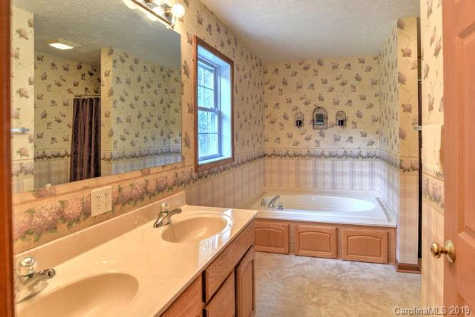 964 Sorrells Cove Road Clyde, NC 28721 - Photo 10 of 33