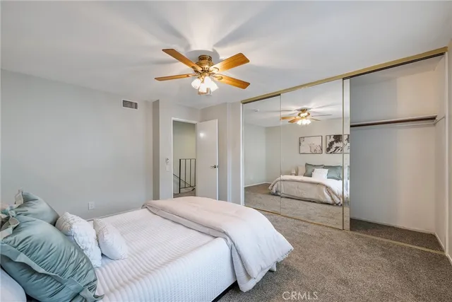 a view of a livingroom with a workspace