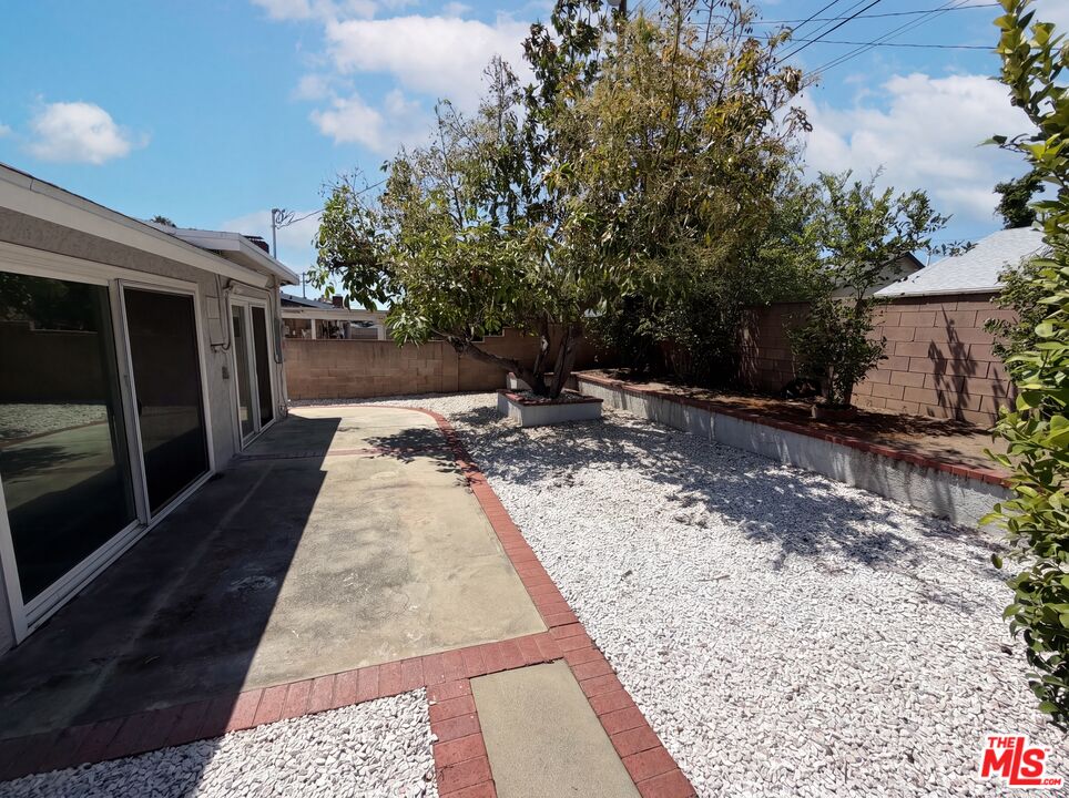 1007 East Citrus Edge Street Azusa, CA 91702 - Photo 30 of 33