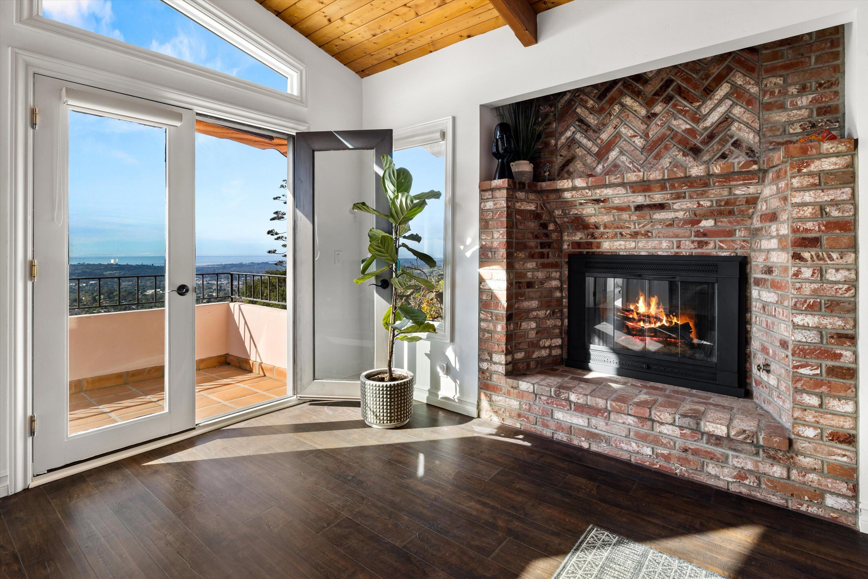 1260 Northridge Road Santa Barbara, CA 93105 - Photo 16 of 46 Primary Suite2-1260 Northridge