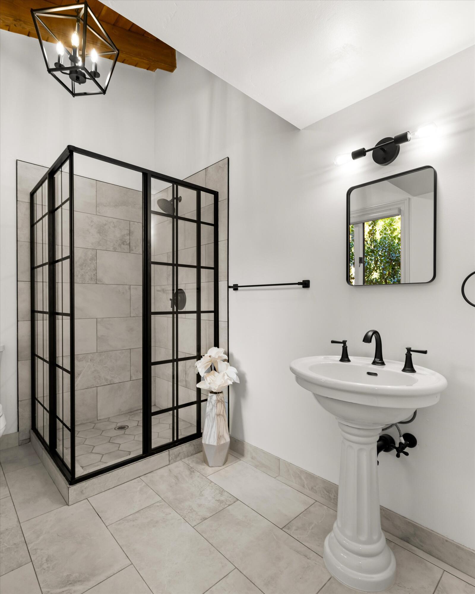 1260 Northridge Road Santa Barbara, CA 93105 - Photo 25 of 46 2nd Bath2_1260 Northridge