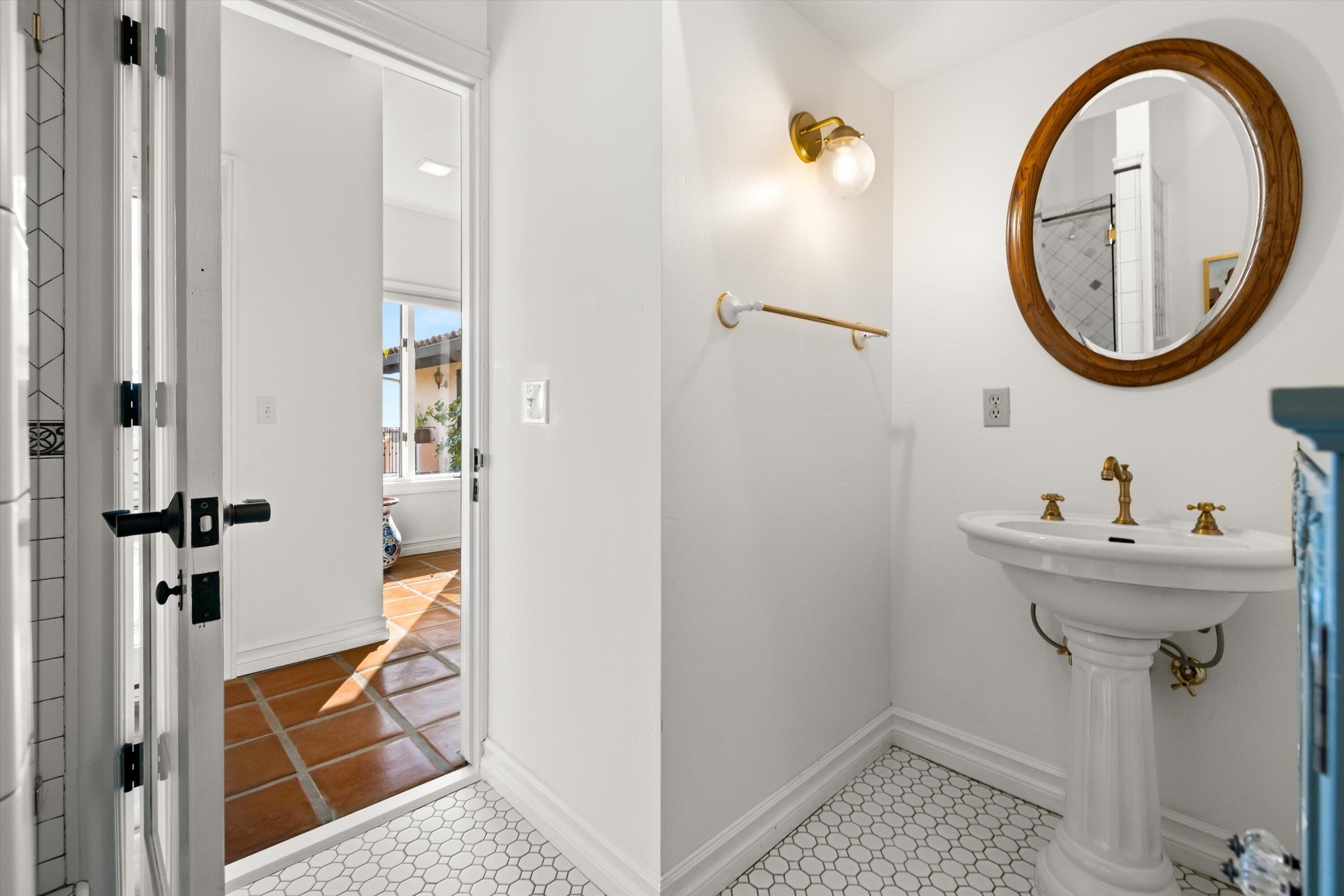 1260 Northridge Road Santa Barbara, CA 93105 - Photo 28 of 46 3rd Bath2_1260 Northridge