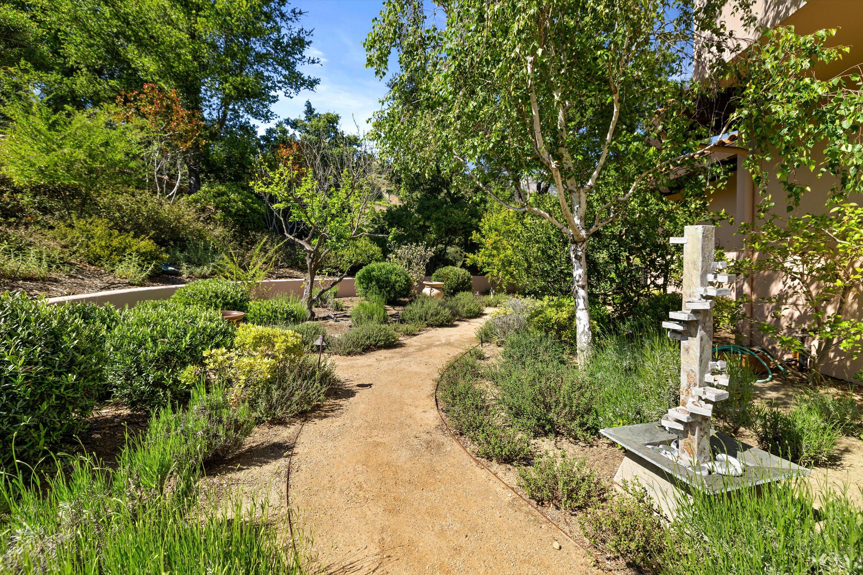 1260 Northridge Road Santa Barbara, CA 93105 - Photo 35 of 46 Pathway