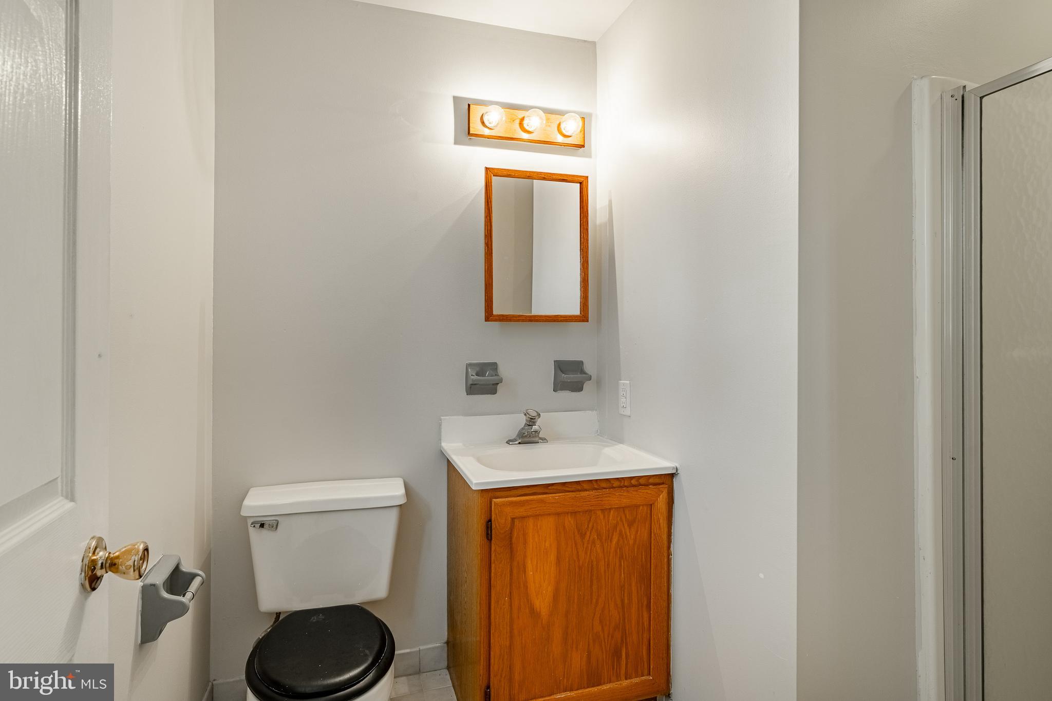 421 East Eagle Road Havertown, PA 19083 - Photo 20 of 49 a bathroom with a toilet sink and mirror