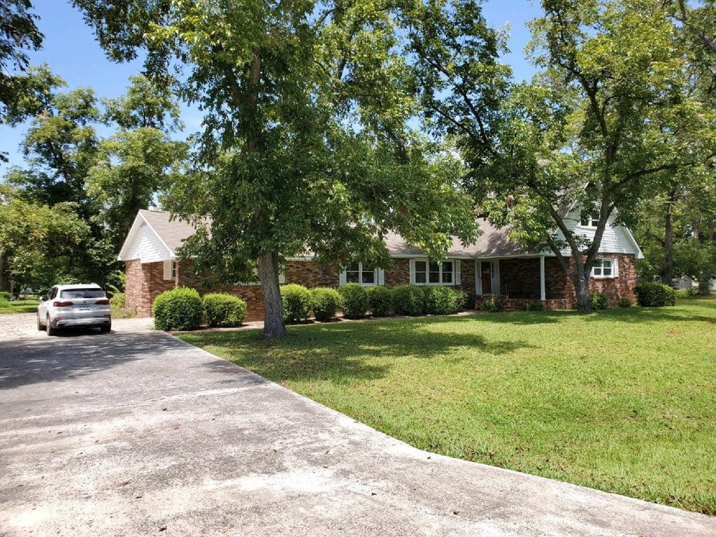 1002 North Coffee Road Nashville, GA 31639 - Photo 2 of 21 Gallery Image 2