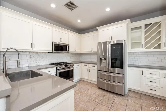 $765,000 | 98 Vía Barcelona, Rancho Santa Margarita, CA 92688