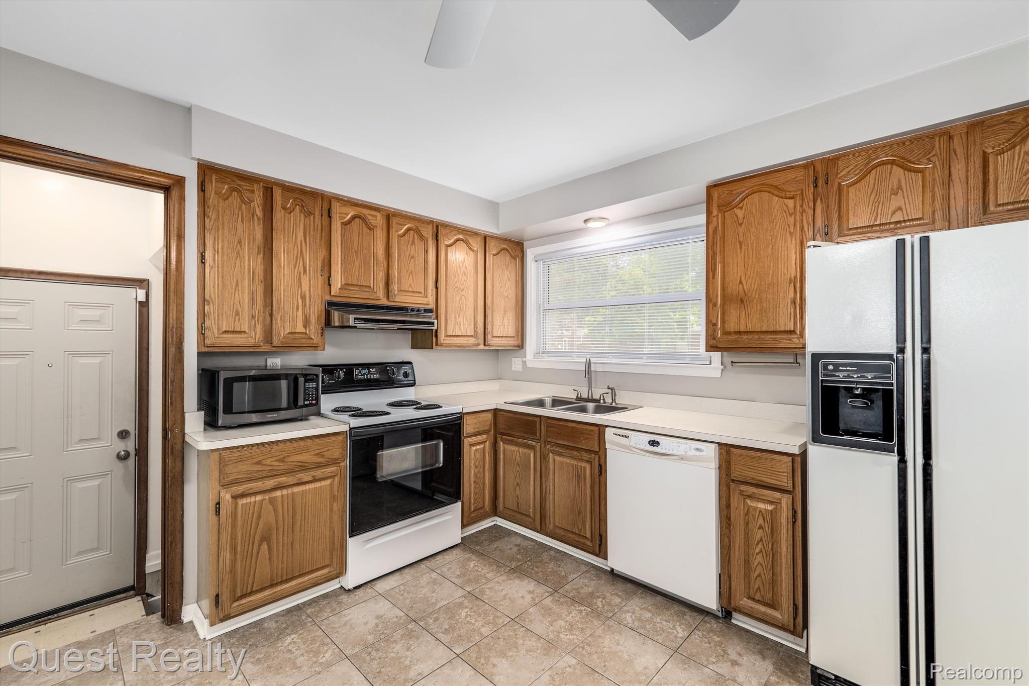 35426 Rutherford Street Clinton Township, MI 48035 - Photo 7 of 23 Kitchen