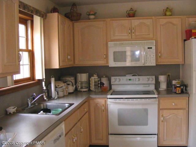 29 Timber Hill Road Henryville, PA 18332 - Photo 5 of 9 Kitchen