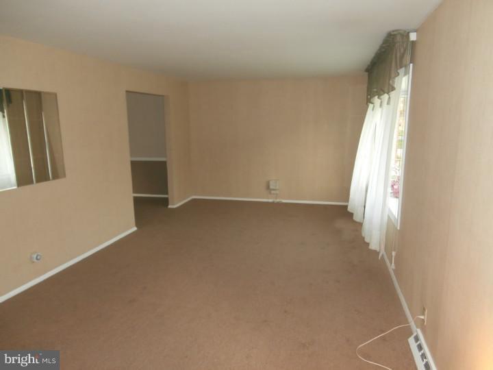 110 Great Oak Road Voorhees, NJ 08043 - Photo 3 of 19 Living Room
