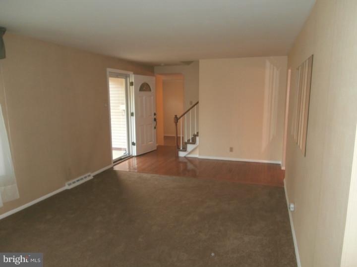110 Great Oak Road Voorhees, NJ 08043 - Photo 4 of 19 Living Room