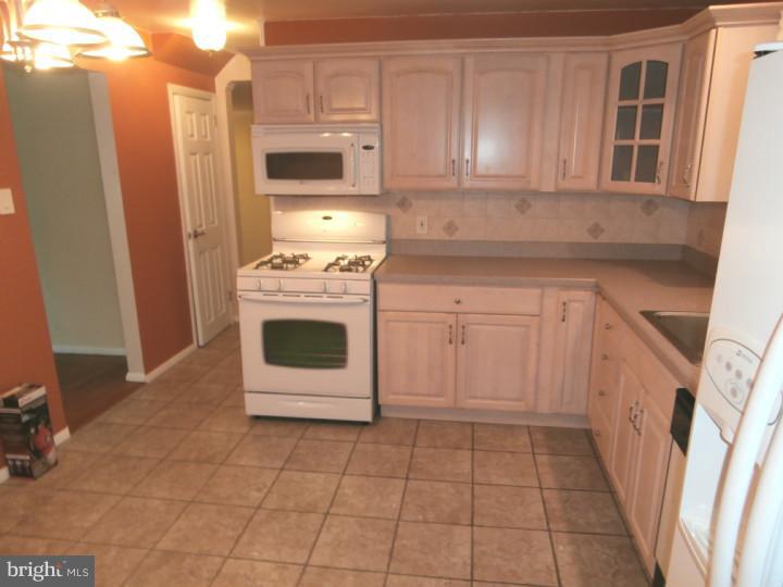 110 Great Oak Road Voorhees, NJ 08043 - Photo 6 of 19 Kitchen