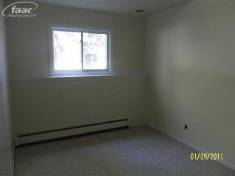 5371 East Carpenter Road Flint, MI 48506 - Photo 4 of 9 20192467-3.JPG