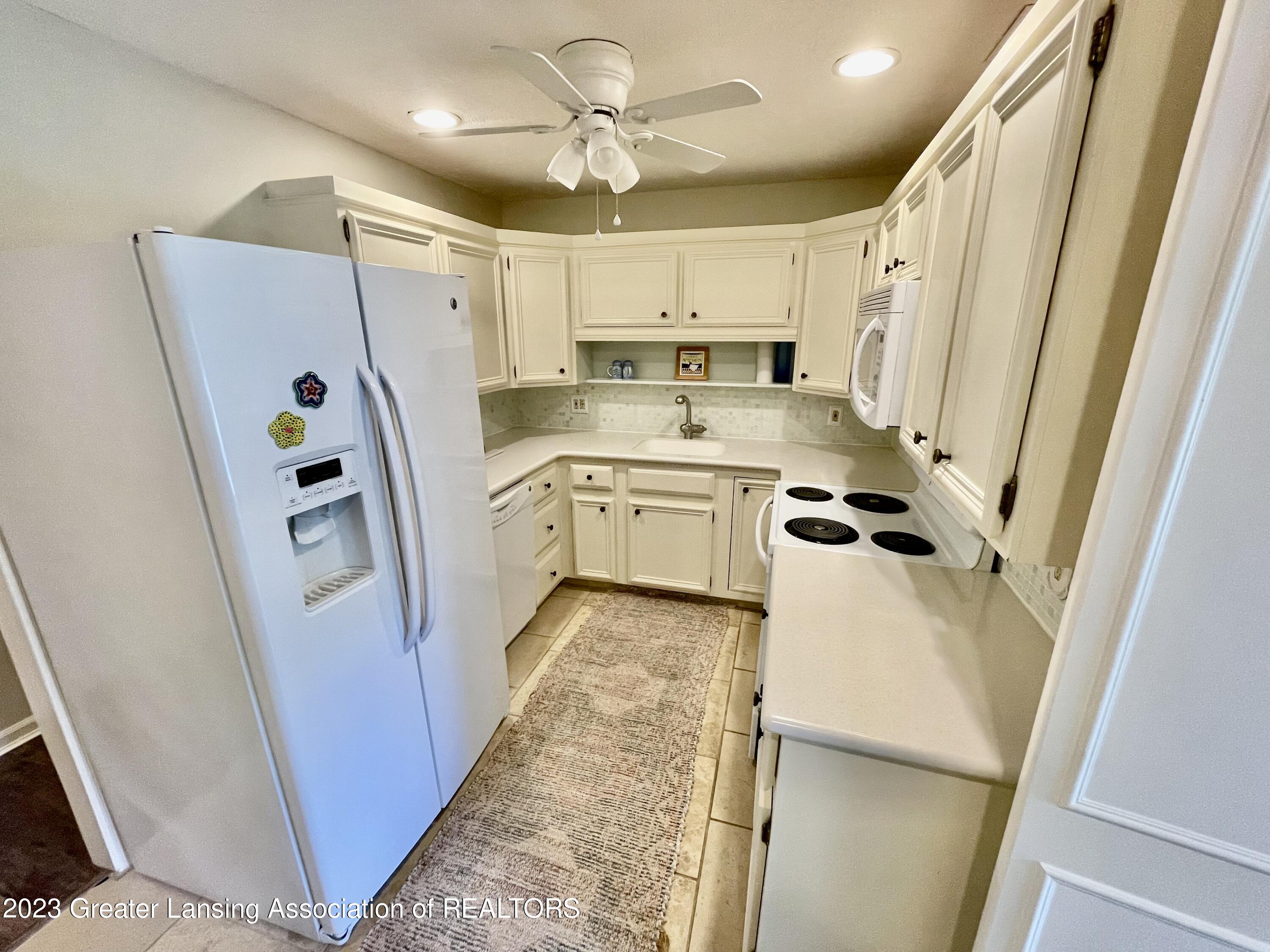 1740 Wellington Road, Unit 112 Lansing, MI 48910 - Photo 9 of 28 Kitchen