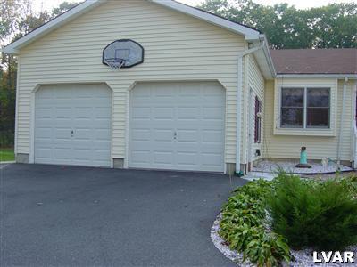 27 Neola Rr 6 Road Stroudsburg, PA 18360 - Photo 2 of 5