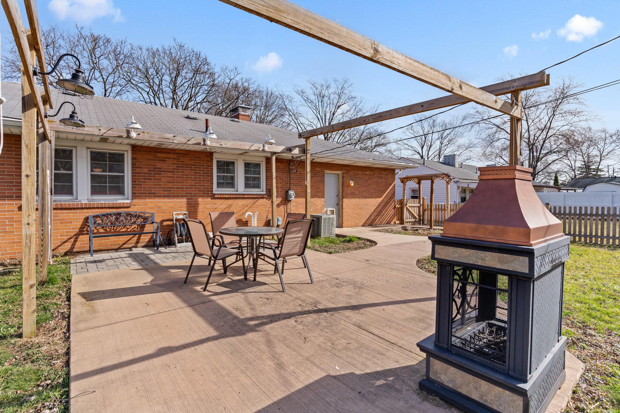 225 Darbyhurst Road Columbus, OH 43228 - Photo 30 of 31 Darbyhurst Zillow Sized-28