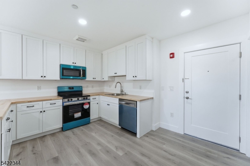 95 Shepherd Lane, Unit 308B Totowa, NJ 07512 - Photo 3 of 24