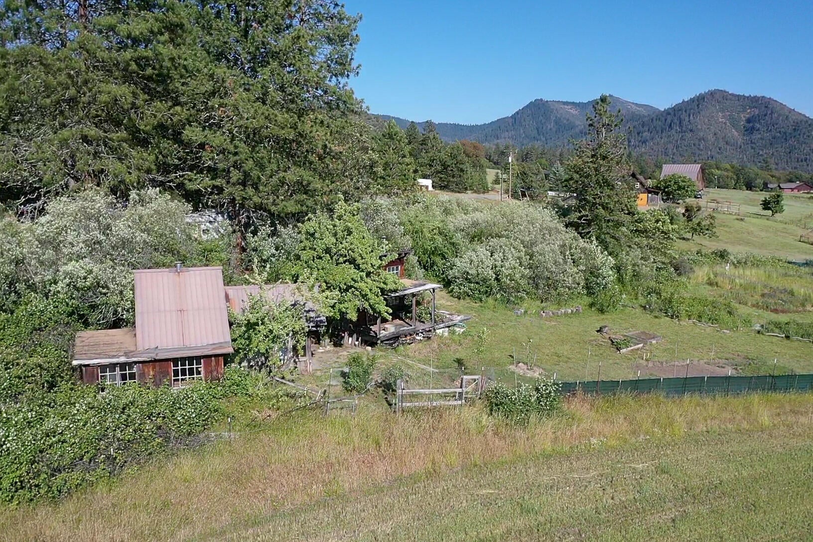 1350 Kubli Road Grants Pass, OR 97527 - Photo 11 of 23 screen_5ea5feccb17294f4_1655252479293