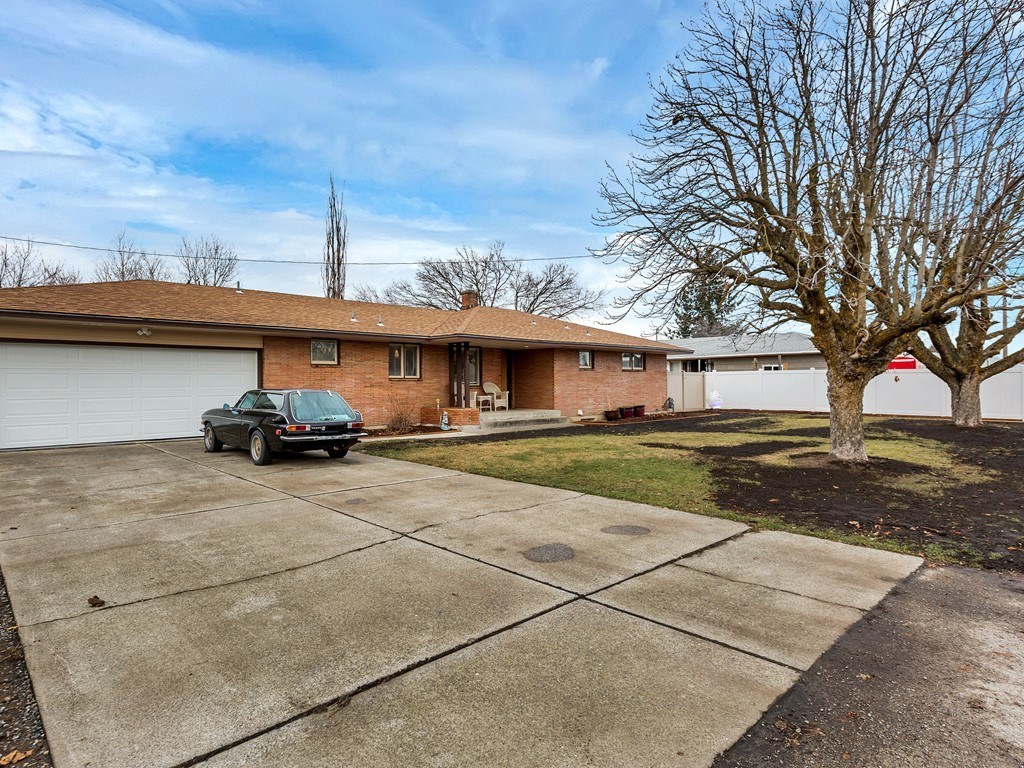 713 North Best Road Spokane Valley, WA 99216 - Photo 3 of 37 Gallery Image 3