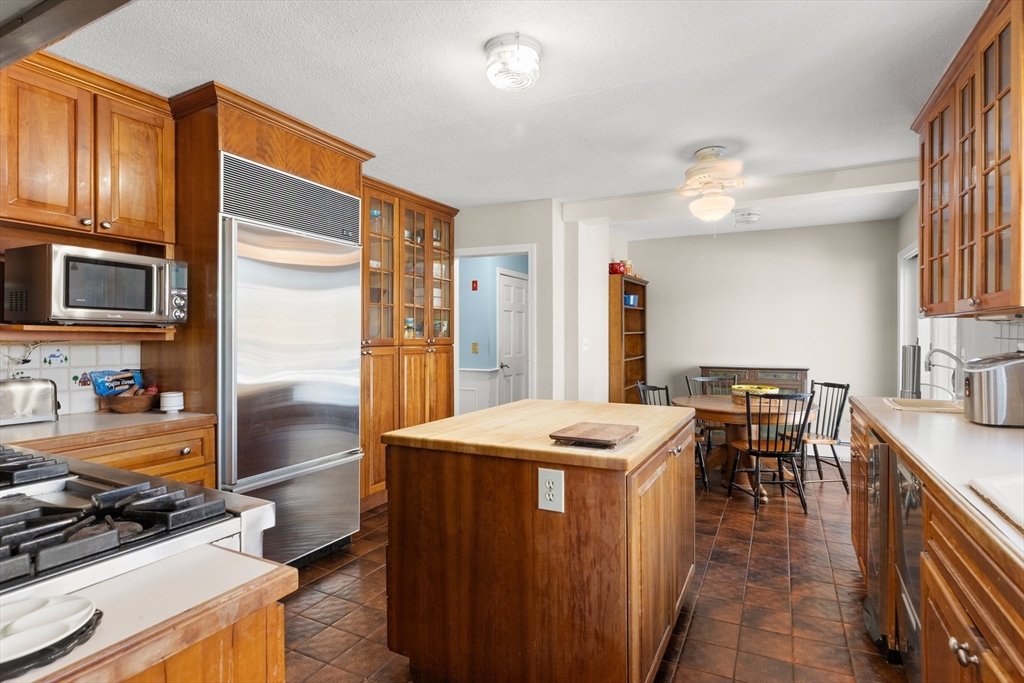 11 Pickman Road Beverly, MA 01915 - Photo 16 of 42