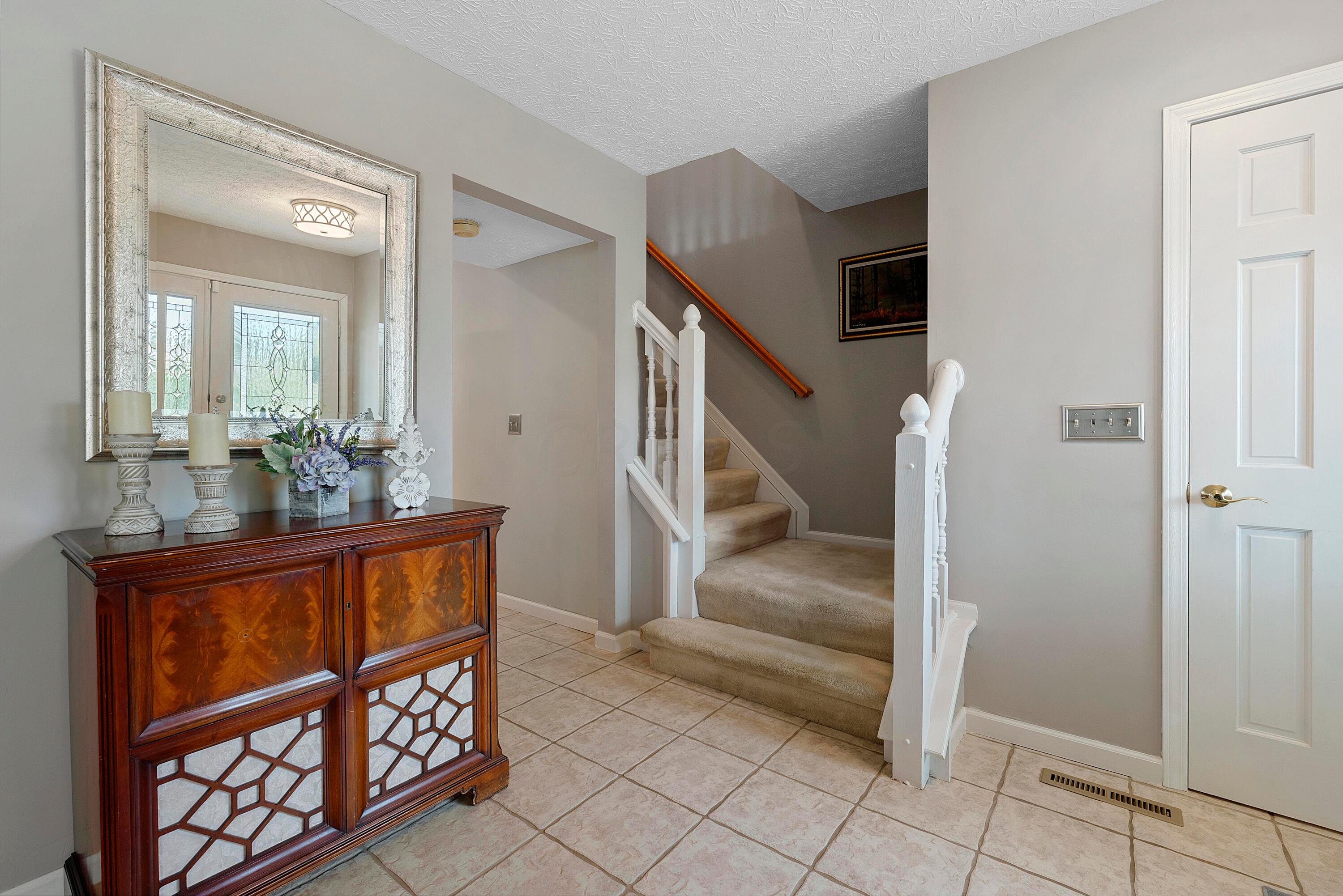 1095 Rousseau Lane Galloway, OH 43119 - Photo 4 of 39 DSC01248