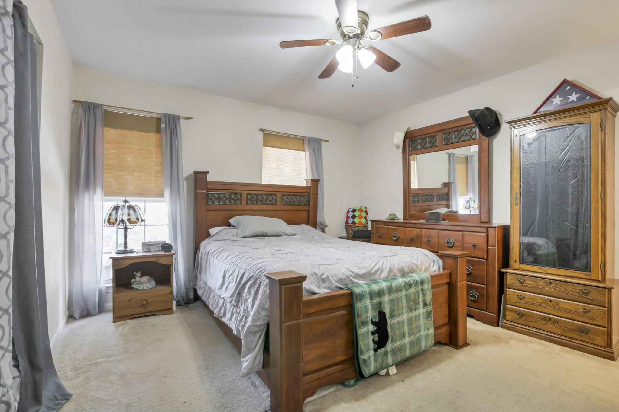 550 Country Club Road Columbus, OH 43213 - Photo 18 of 60 1st FL primary bedroom