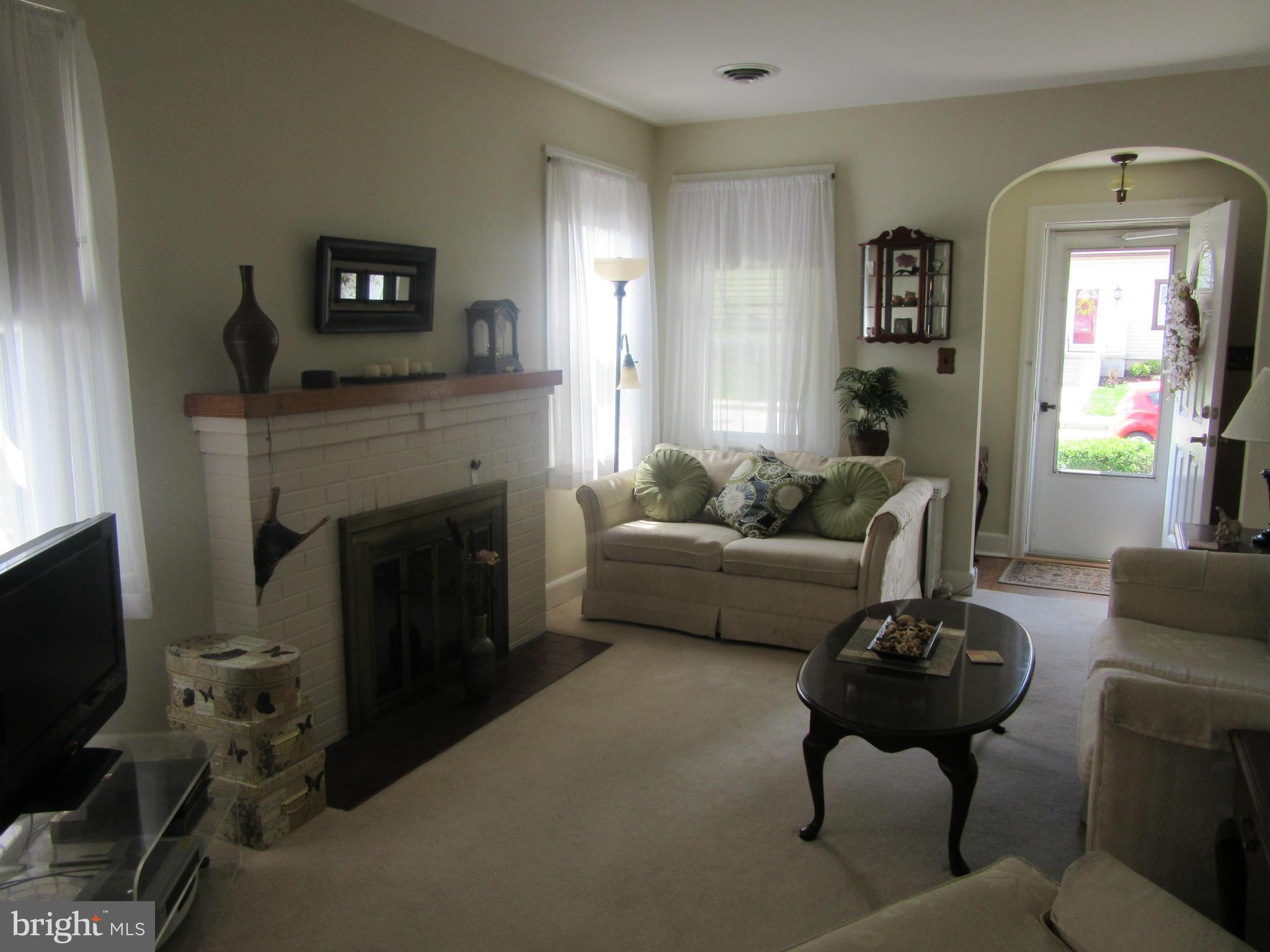 2912 Garnet Road Baltimore, MD 21234 - Photo 8 of 25 Living Room