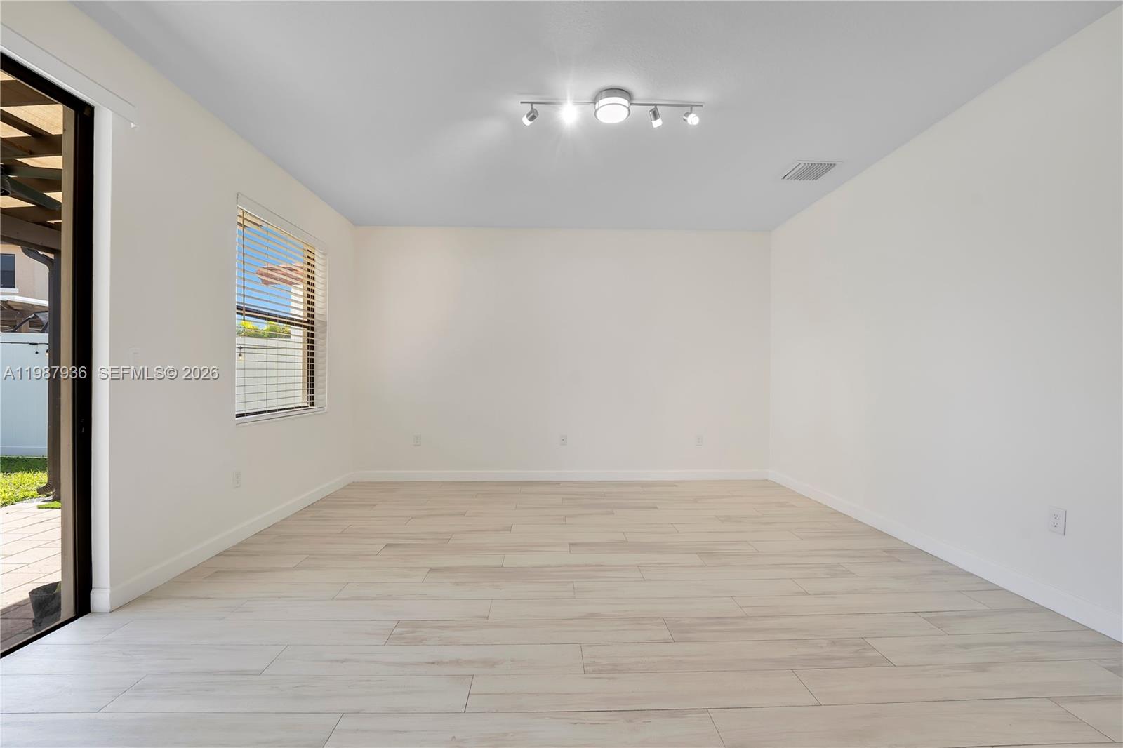 10521 West 35th Way Hialeah, FL 33018 - Photo 11 of 53 Family room