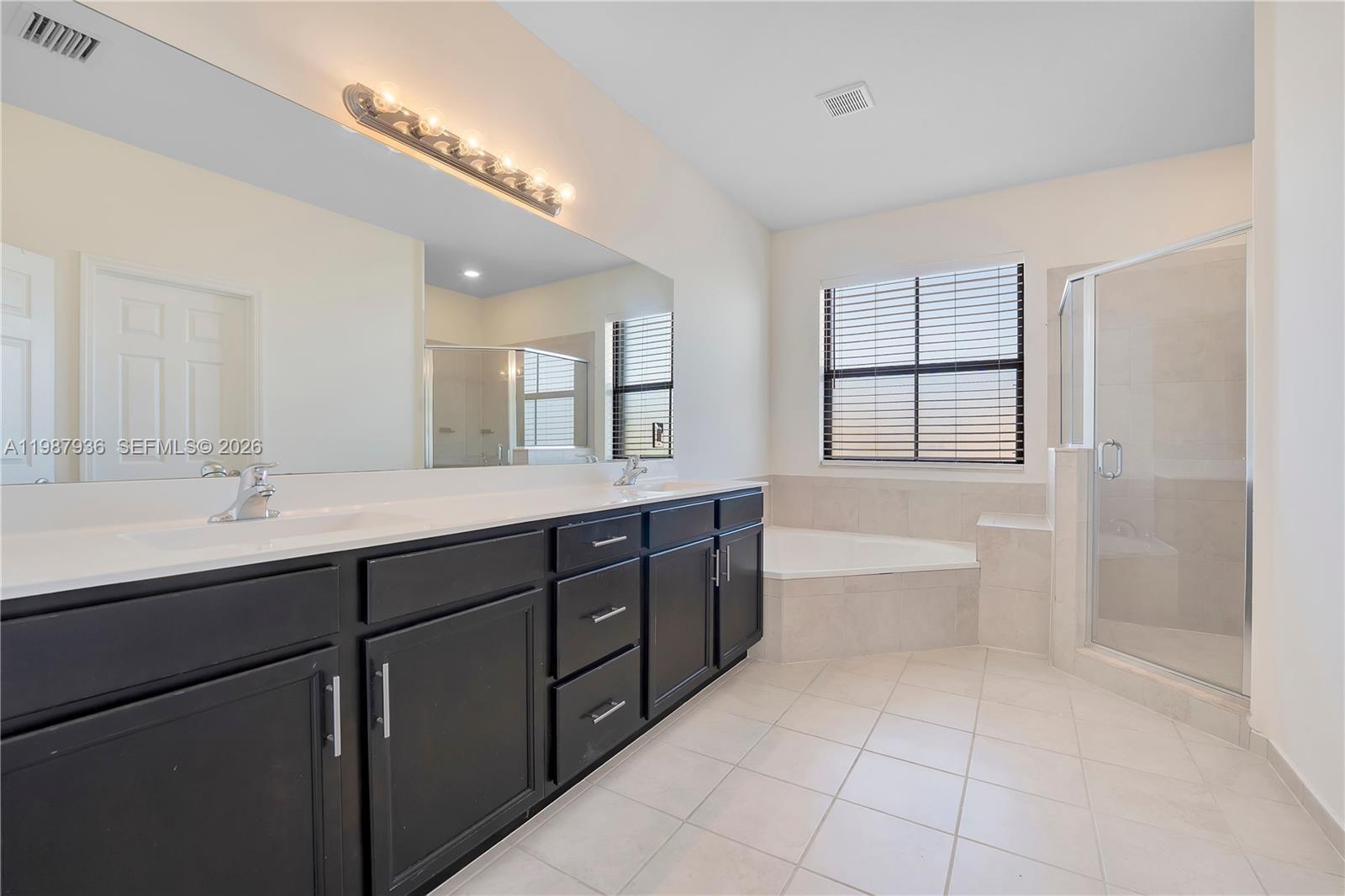 10521 West 35th Way Hialeah, FL 33018 - Photo 23 of 53 Primary bathroom