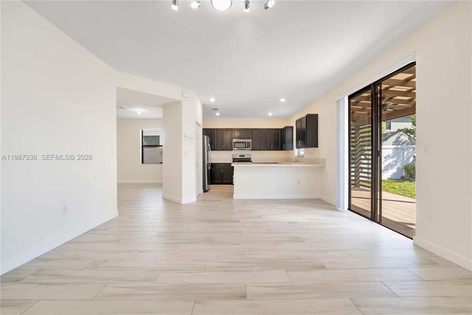 10521 West 35th Way Hialeah, FL 33018 - Photo 4 of 53 Family room