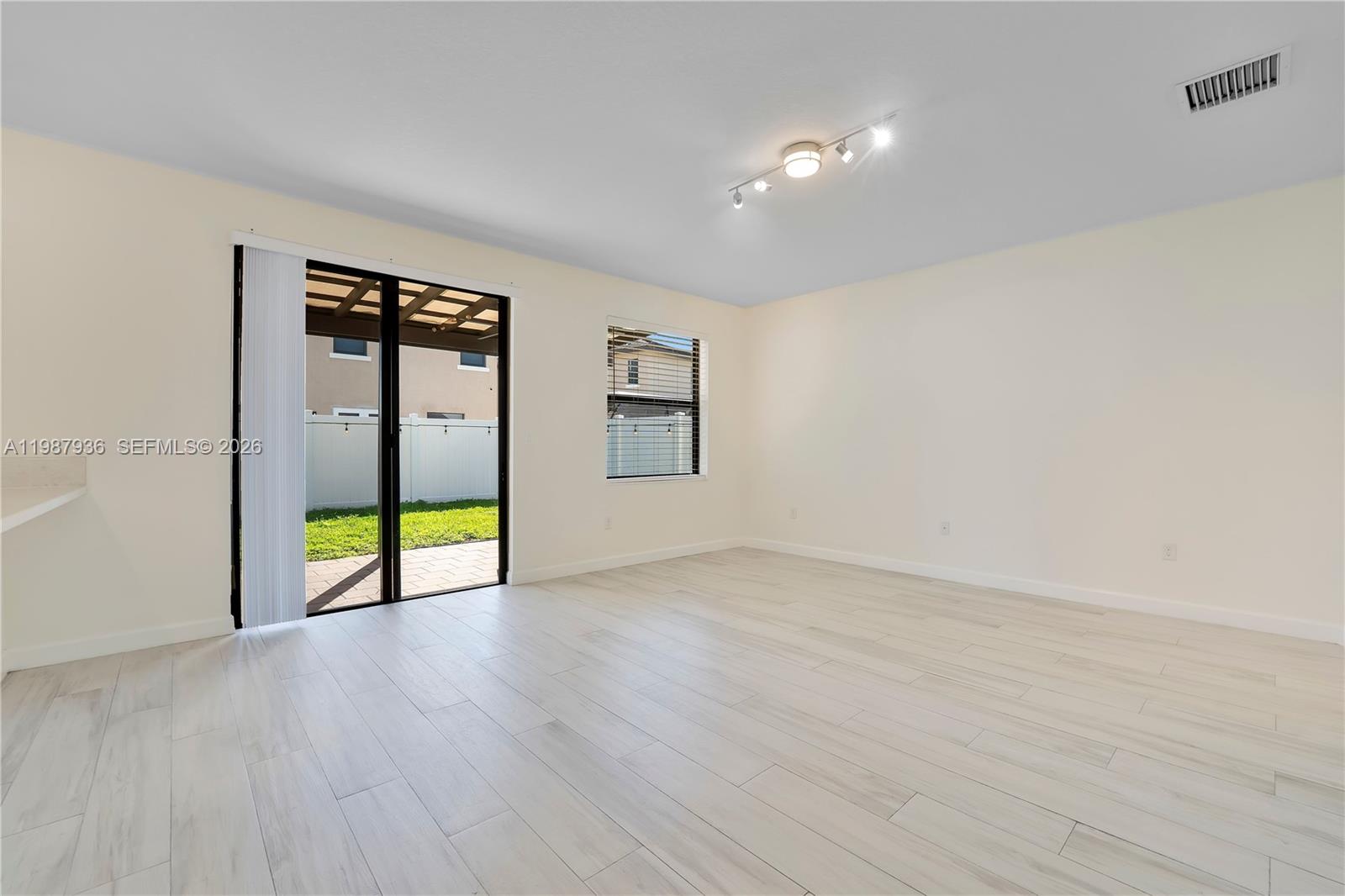 10521 West 35th Way Hialeah, FL 33018 - Photo 8 of 53 Family room