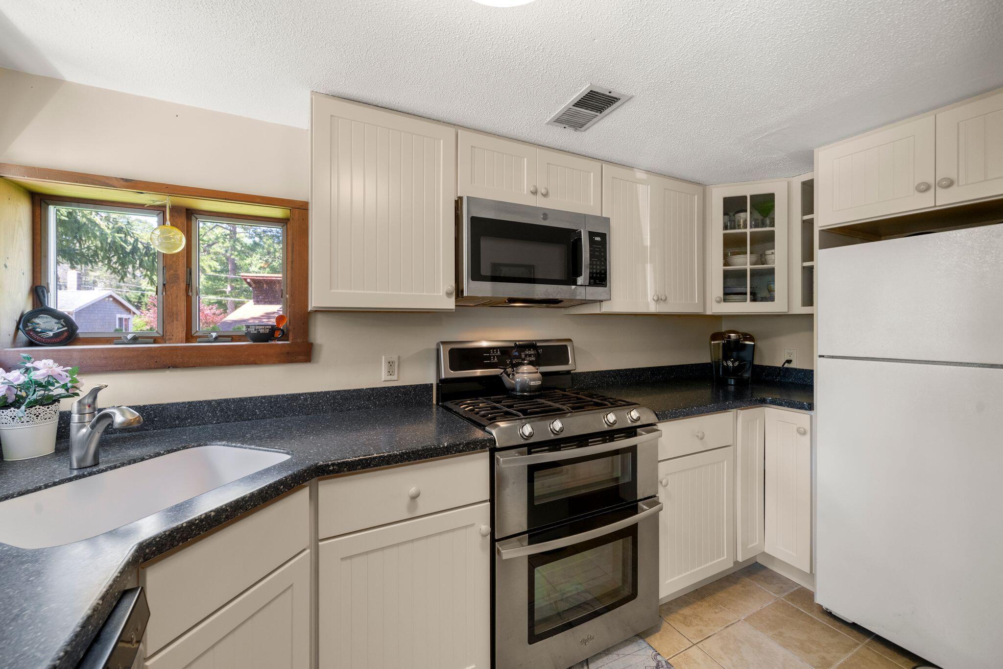 20 E Road Mashpee, MA 02649 - Photo 4 of 34 2_DSC00555