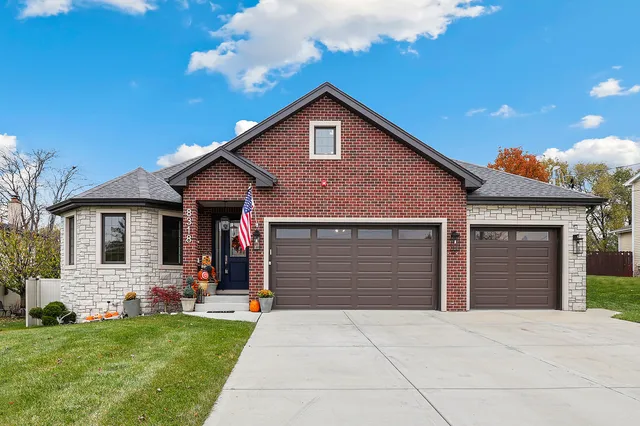 a front view of house with yard