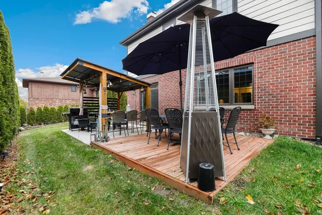 a view of a house with backyard and porch