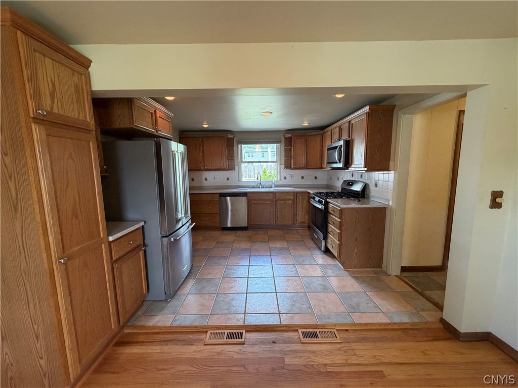 108 Castle Road Clay, NY 13212 - Photo 9 of 48 Kitchen