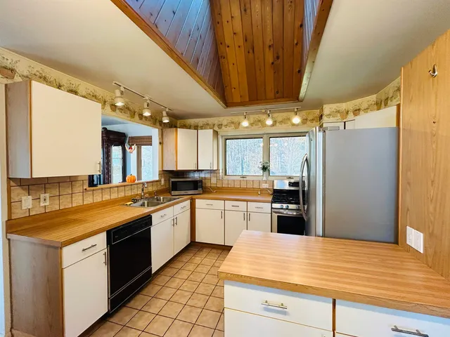 $579,900 | 989 Upton Road, Errol, NH 03579