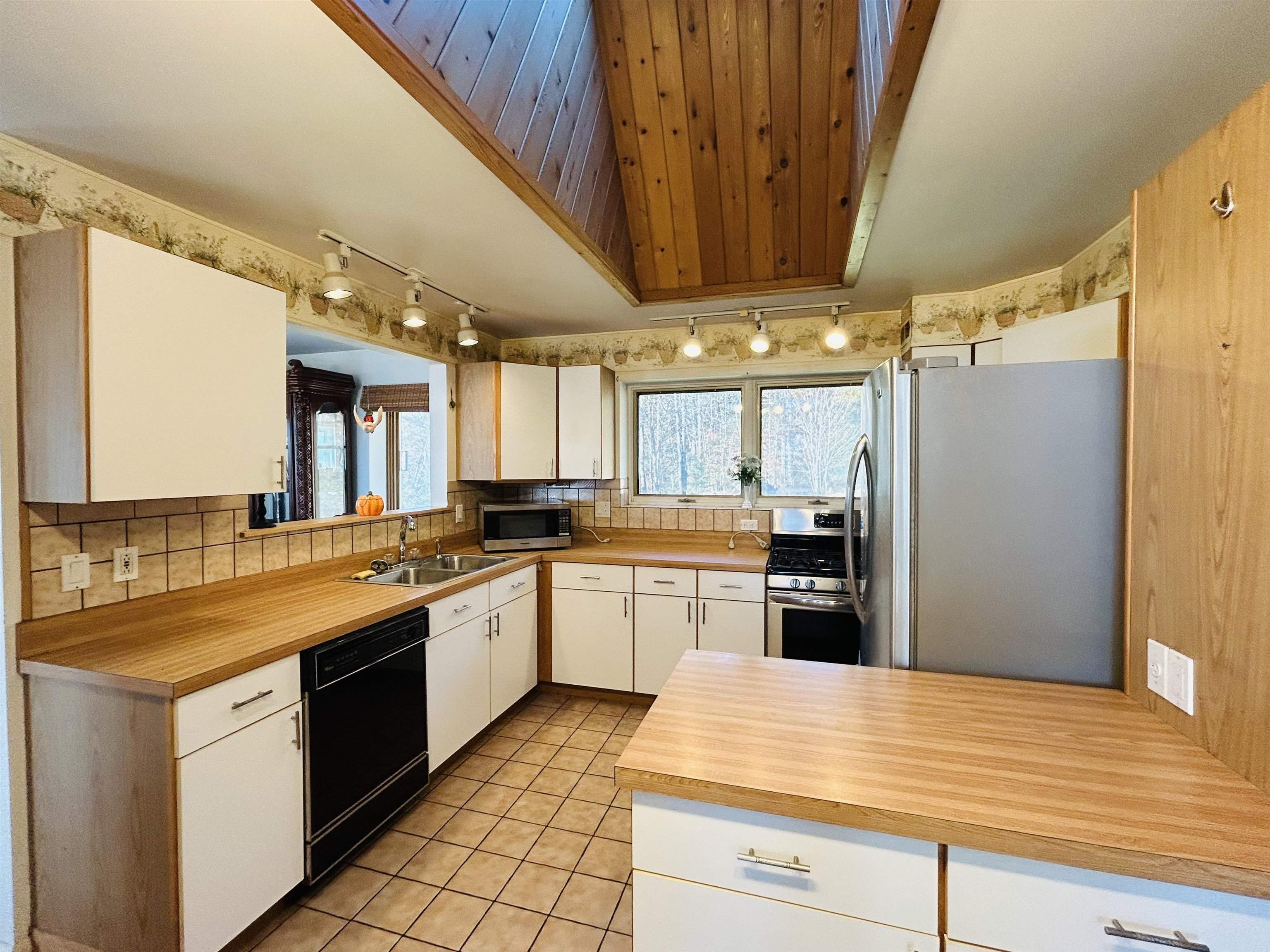 989 Upton Road Errol, NH 03579 - Photo 20 of 36